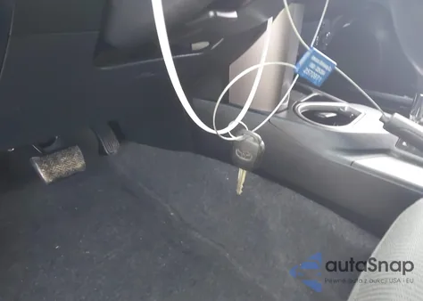 2017 Toyota Rav4 Le из США, поврежденный, VIN JTMZFREV2HJ105384